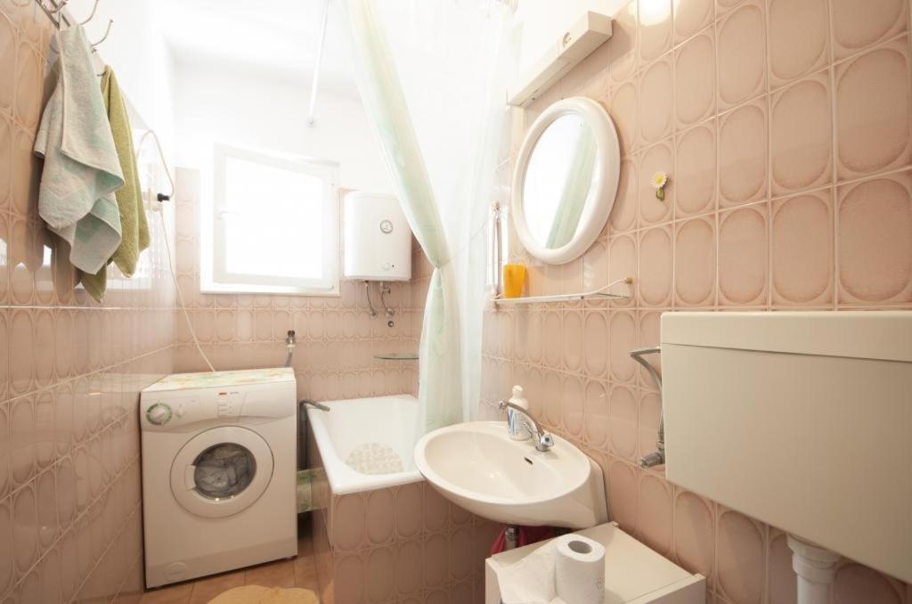 Apartments Mira Сплитска Экстерьер фото