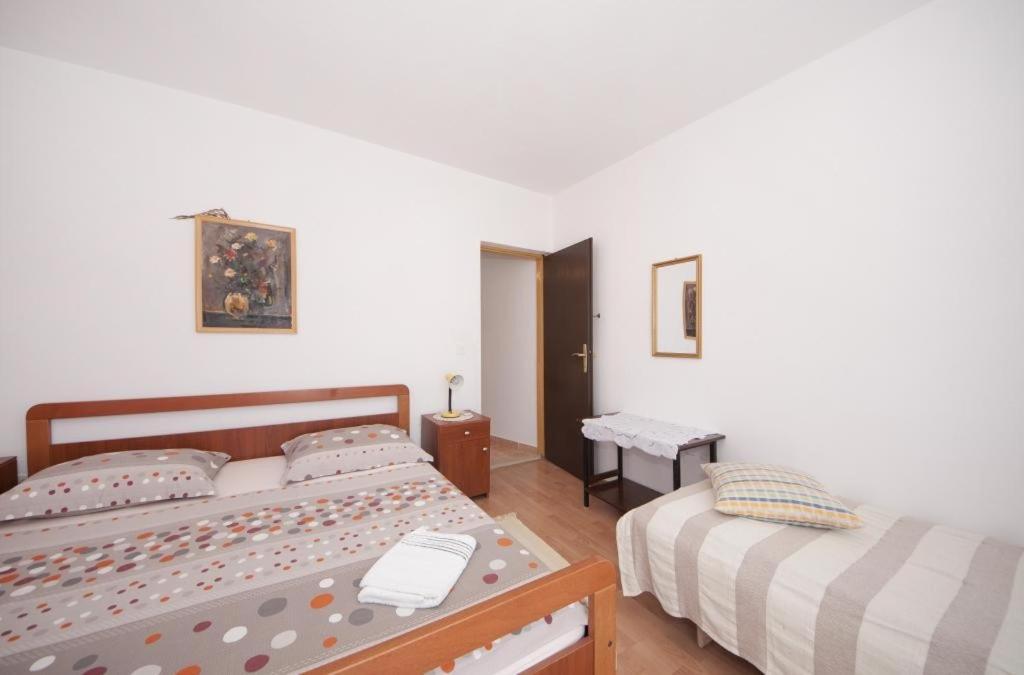 Apartments Mira Сплитска Экстерьер фото