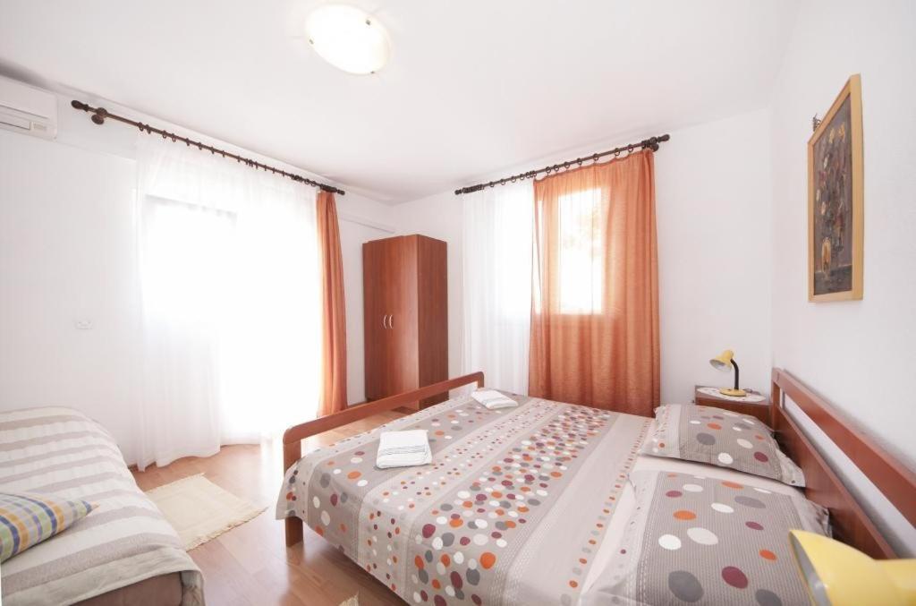 Apartments Mira Сплитска Экстерьер фото