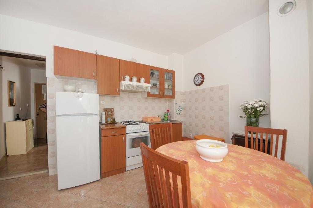 Apartments Mira Сплитска Экстерьер фото